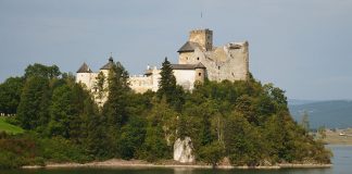 Таинственный замок Недзица (Дунаец): один из самых красивых и мрачных замков Польши