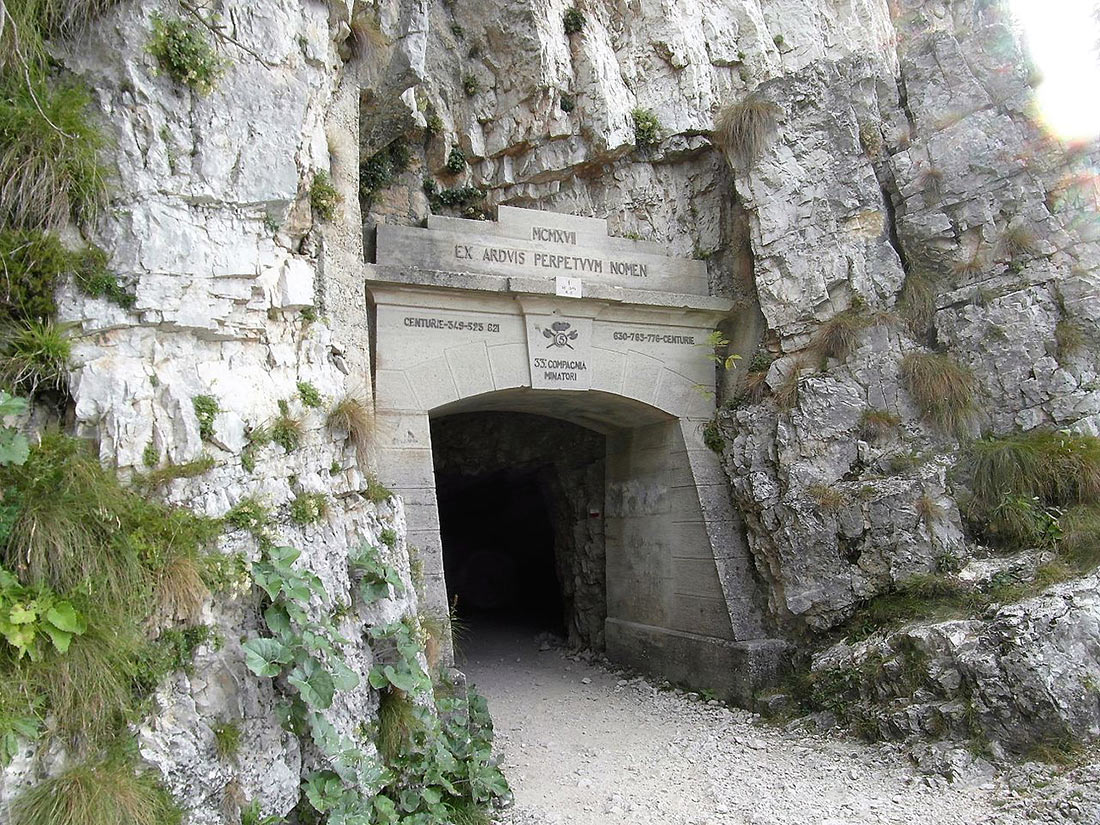 Camino de 52 túneles