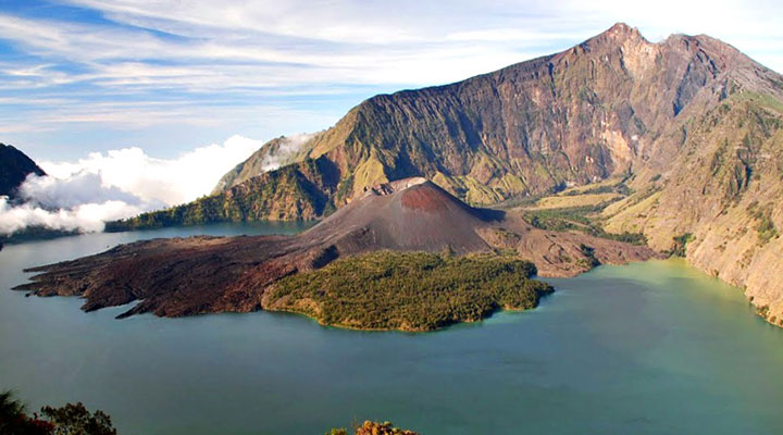Volcán Rinjani: uno de los lugares más hermosos de Indonesia