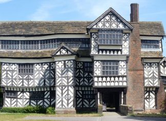 Little Moreton Hall: una encantadora sinfonía de marcos de madera